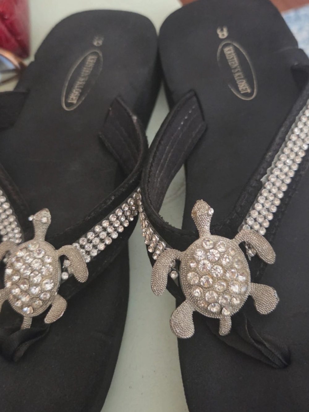 🐢Embellished Black Turtle Thong Sandals🐢